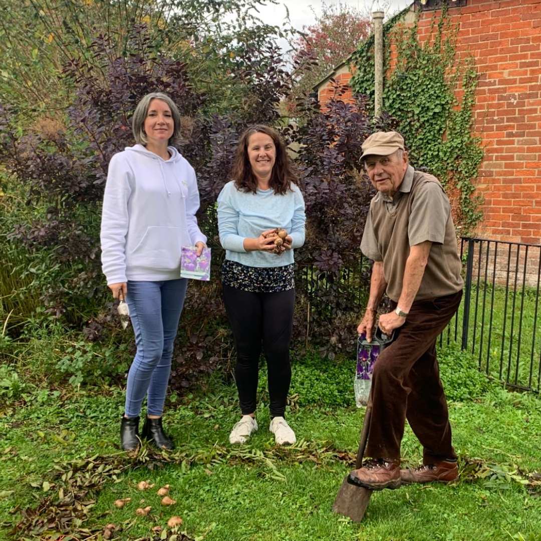 Little Green Change bulb planting at Chickerell Community Library, October 2023