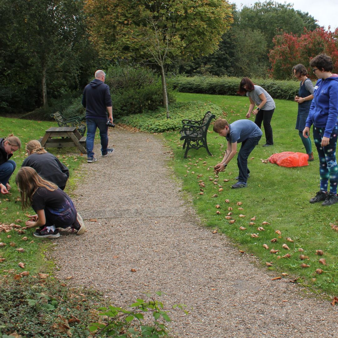 Little Green Change bulb planting at Weldmar Hospicecare, 30th Sept 2023